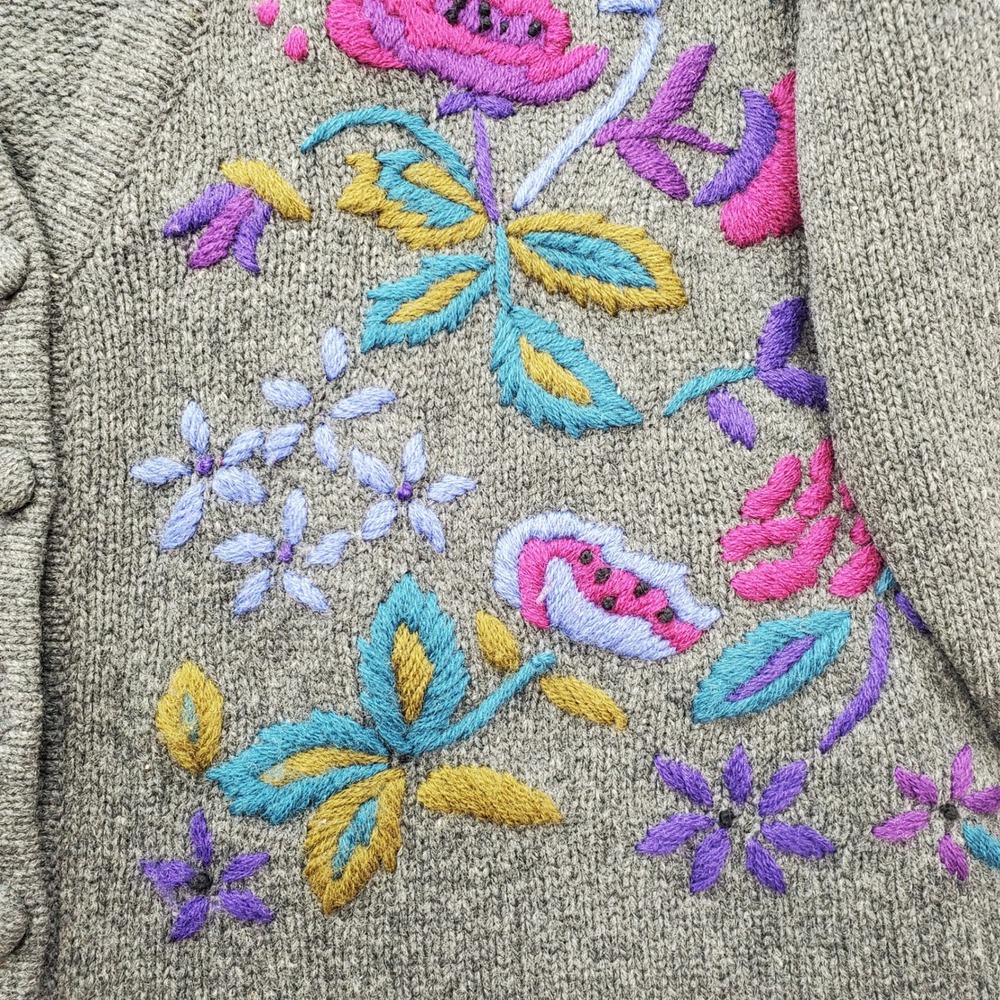 Vtg LL Bean Cardigan Women XL Gray Wool Floral Embroidered V-Neck Grandmacore - Picture 4 of 10